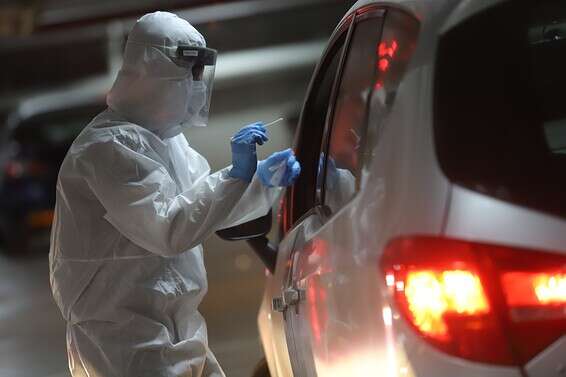 בדיקת קורונה במתחם היבדק וסע במודיעין, אתמול (צילום ארכיון: יהונתן שאול)